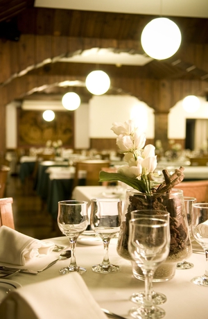 Imagen del bar/restaurante del Hotel Eurosol Seia Camelo. Foto 7