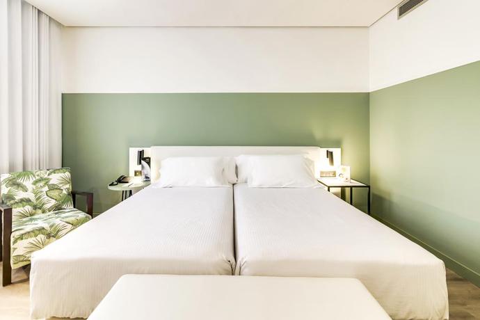 Imagen de la habitación del Hotel Eurostars Acteón. Foto 8