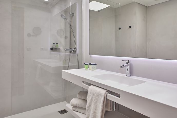 Imagen de la habitación del Hotel Eurostars Amara. Foto 7