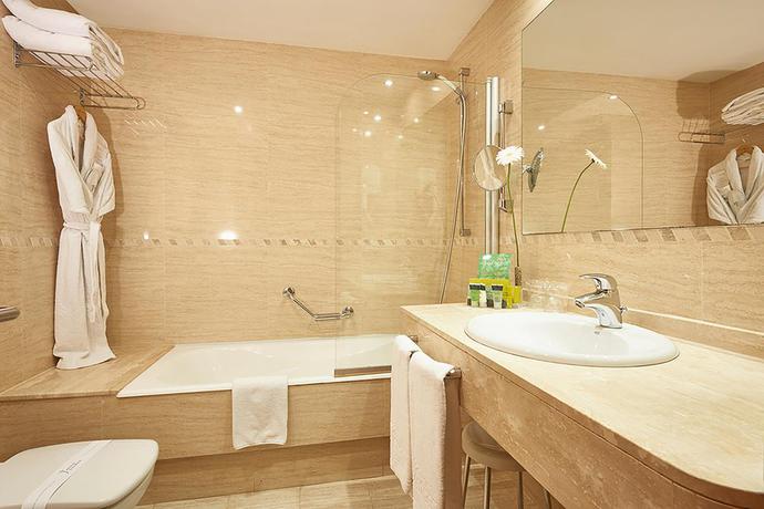 Imagen de la habitación del Hotel Eurostars Atlántida. Foto 5