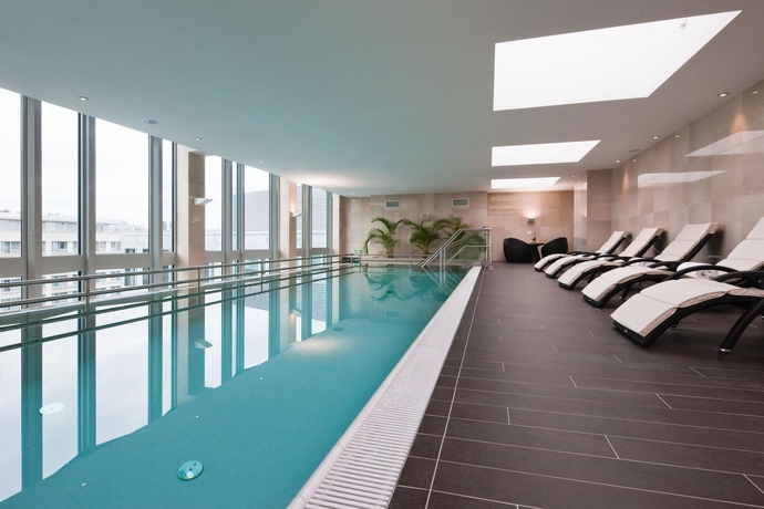Imagen de la piscina del Hotel Eurostars Berlin. Foto 10