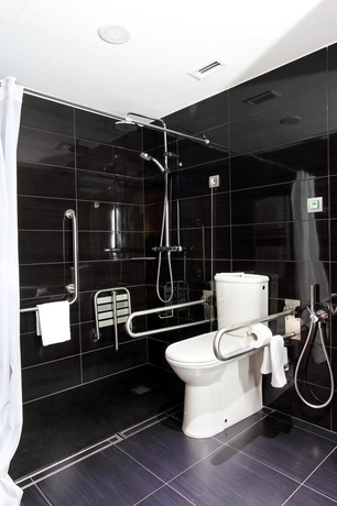 Imagen de la habitación del Hotel Eurostars Blue Coruña. Foto 13