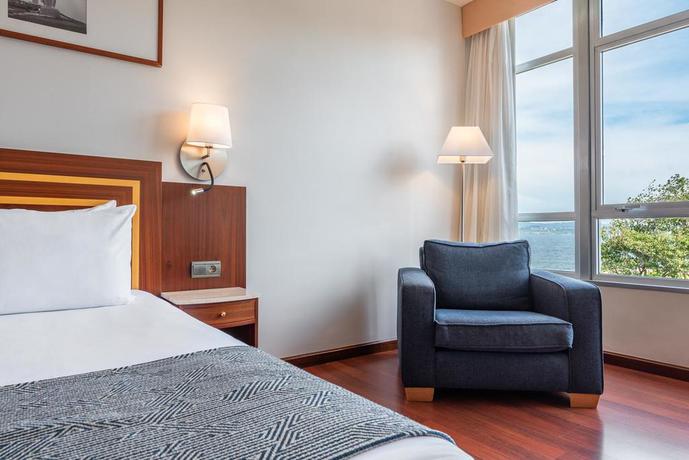 Imagen de la habitación del Hotel Eurostars Ciudad de la Coruña. Foto 13
