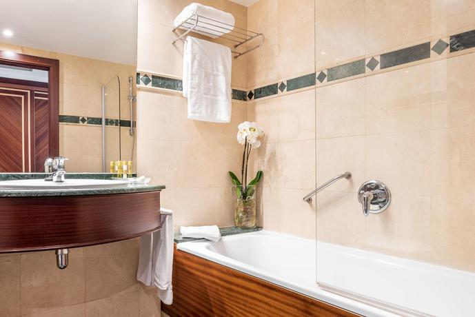 Imagen de la habitación del Hotel Eurostars Ciudad de la Coruña. Foto 18