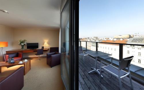 Imagen de la habitación del Hotel Eurostars Embassy. Foto 7