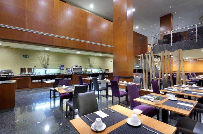 Imagen del bar/restaurante del Hotel Eurostars Gran Madrid. Foto 7