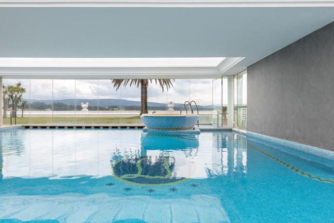 Imagen de la piscina del Hotel Eurostars Gran hotel la Toja. Foto 15