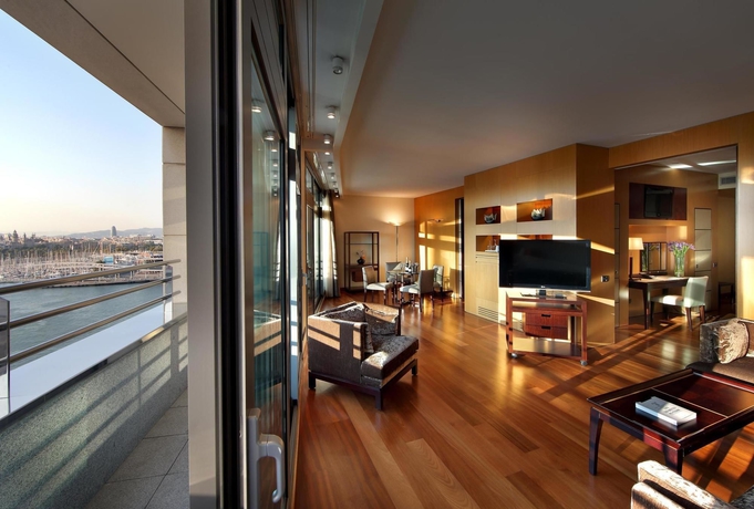 Imagen de la habitación del Hotel Eurostars Grand Marina. Foto 4