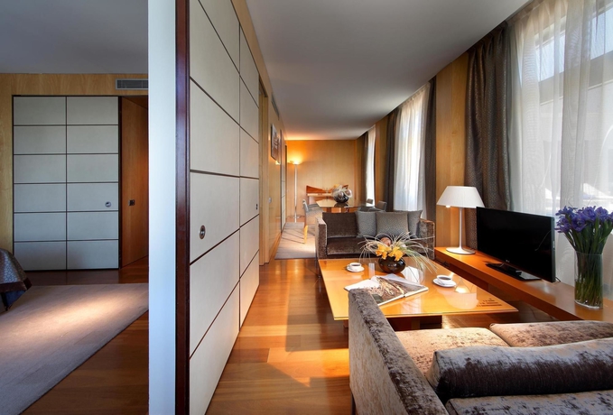 Imagen de la habitación del Hotel Eurostars Grand Marina. Foto 10