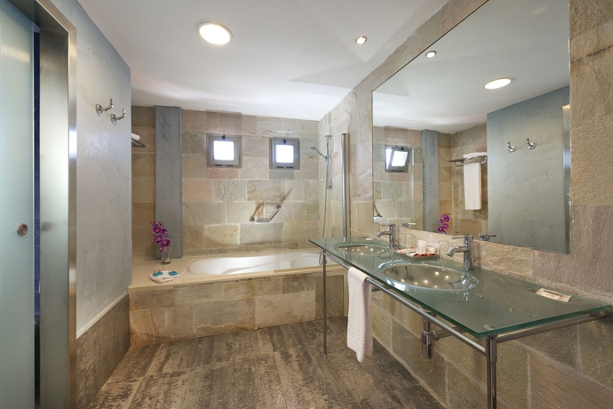 Imagen de la habitación del Hotel Eurostars Las Salinas. Foto 12