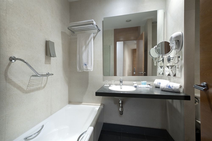 Imagen de la habitación del Hotel Eurostars Lucentum. Foto 14