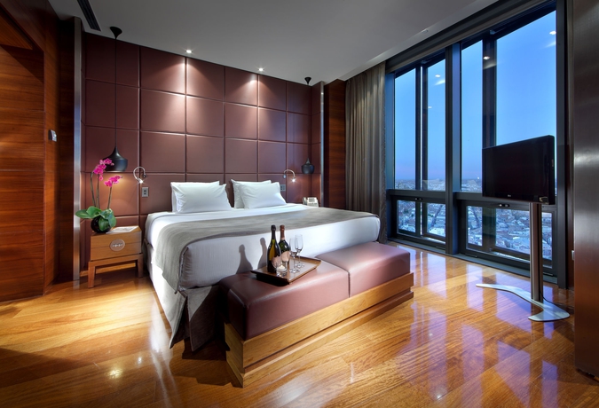 Imagen de la habitación del Hotel Eurostars Madrid Tower. Foto 1