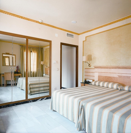 Imagen de la habitación del Hotel Eurostars Maimonides. Foto 4