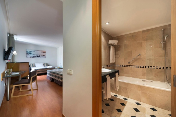 Imagen de la habitación del Hotel Eurostars Mediterranea Plaza. Foto 5