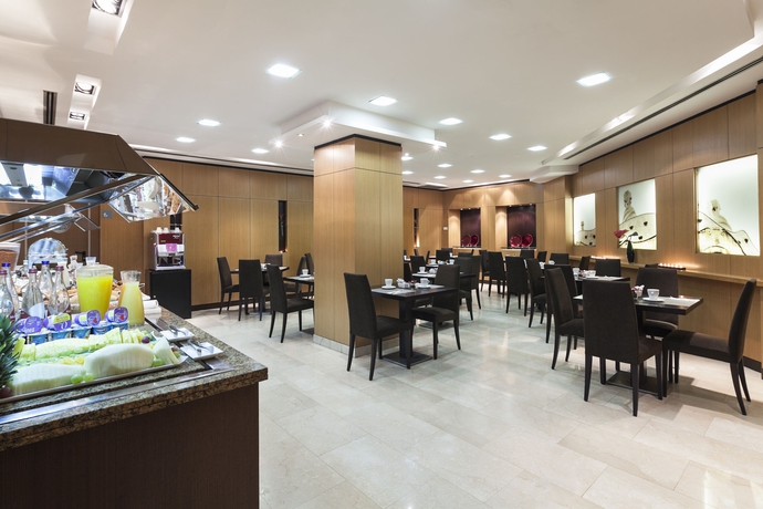 Imagen del bar/restaurante del Hotel Eurostars Monumental. Foto 2