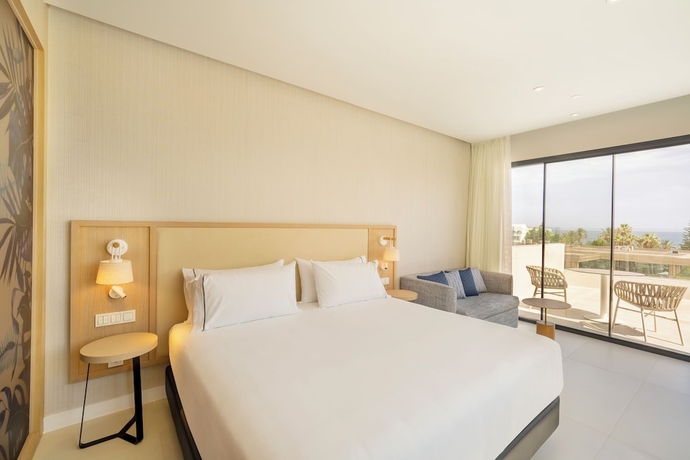 Imagen de la habitación del Hotel Eurostars Oasis Marbella. Foto 2