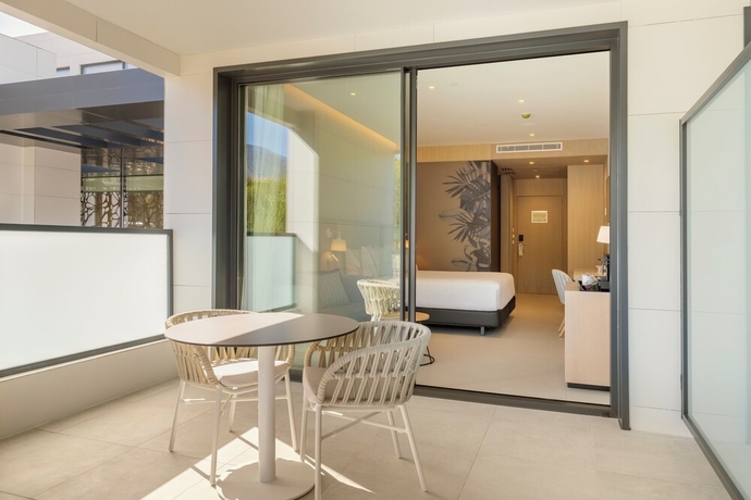 Imagen de la habitación del Hotel Eurostars Oasis Marbella. Foto 4