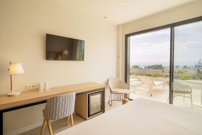 Imagen de la habitación del Hotel Eurostars Oasis Marbella. Foto 8