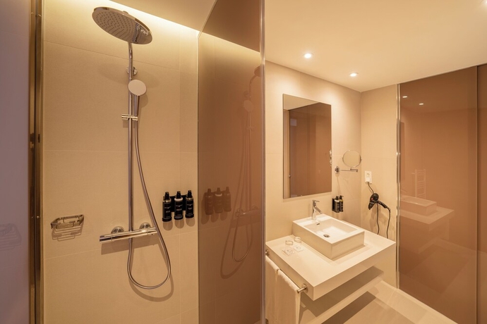 Imagen de la habitación del Hotel Eurostars Oasis Marbella. Foto 9