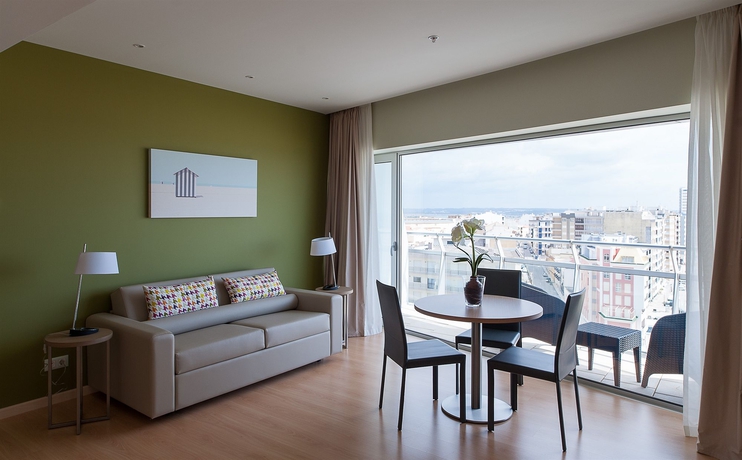 Imagen de la habitación del Hotel Eurostars Oasis Plaza. Foto 7