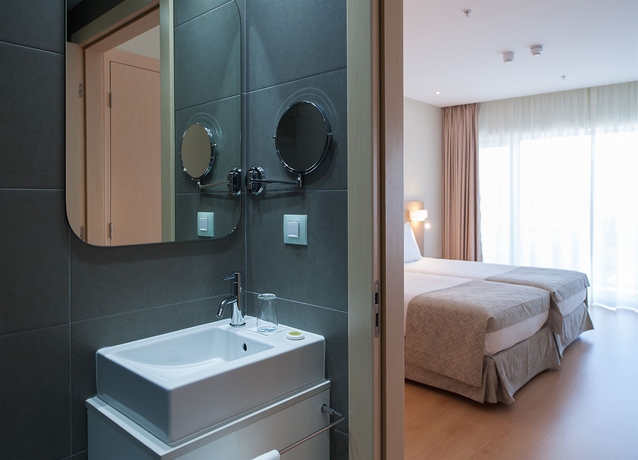 Imagen de la habitación del Hotel Eurostars Oasis Plaza. Foto 13