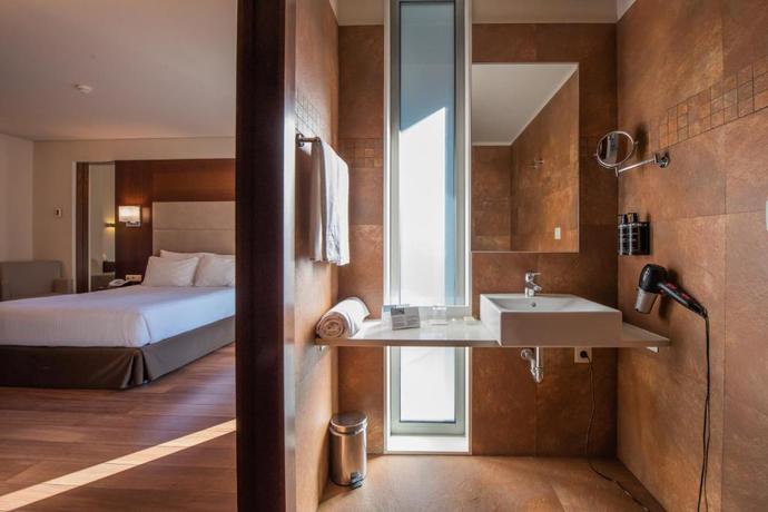 Imagen de la habitación del Hotel Eurostars Oporto. Foto 12
