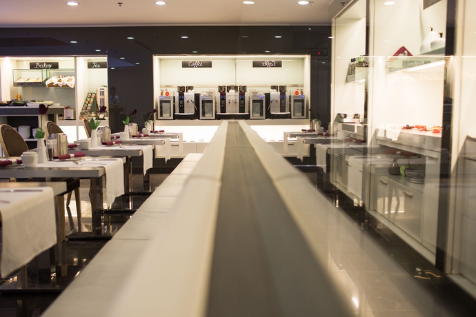 Imagen del bar/restaurante del Hotel Eurostars Palazzo Zichy. Foto 5