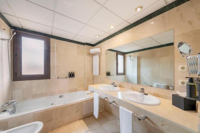 Imagen de la habitación del Hotel Eurostars Plaza Acueducto. Foto 3
