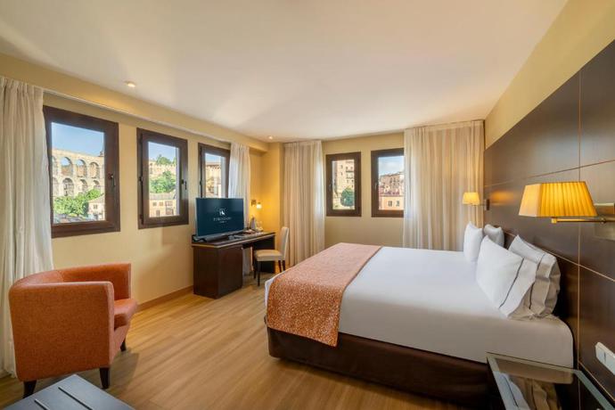 Imagen de la habitación del Hotel Eurostars Plaza Acueducto. Foto 4