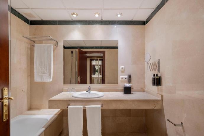 Imagen de la habitación del Hotel Eurostars Plaza Acueducto. Foto 6