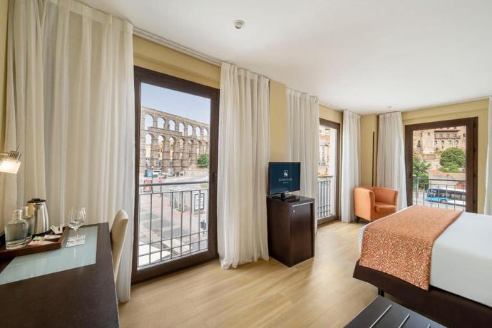 Imagen de la habitación del Hotel Eurostars Plaza Acueducto. Foto 7