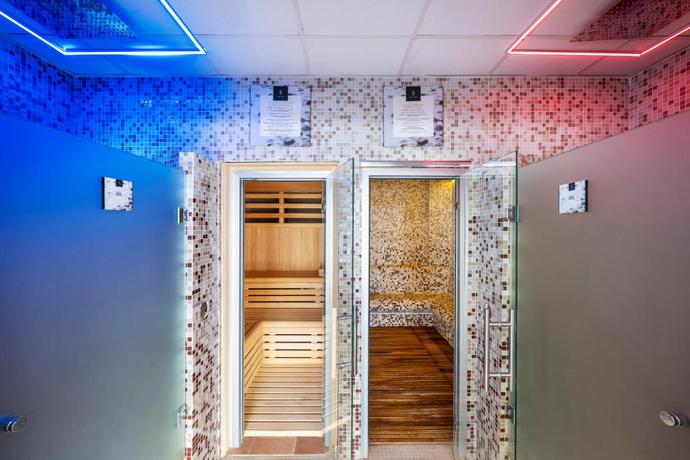 Imagen de la piscina del Hotel Eurostars Royal Tanau. Foto 31