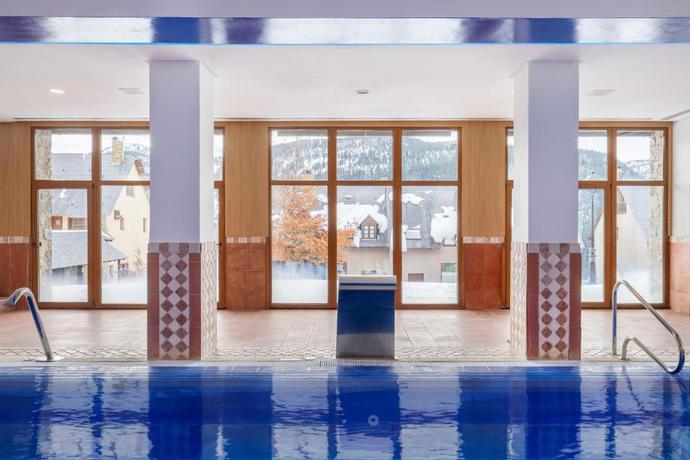 Imagen de la piscina del Hotel Eurostars Royal Tanau. Foto 32