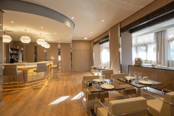 Imagen del bar/restaurante del Hotel Eurostars Royal Tanau. Foto 7