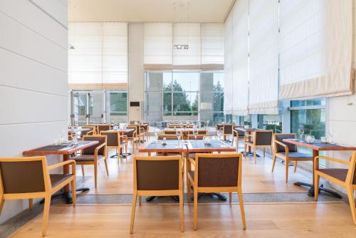 Imagen del bar/restaurante del Hotel Eurostars San Lazaro. Foto 3