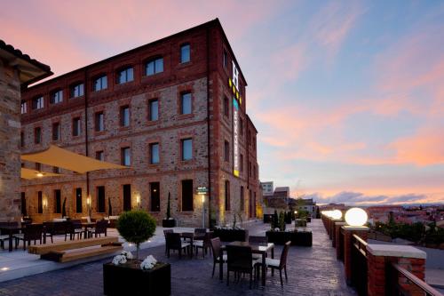 Imagen de los exteriores del Hotel Eurostars Vía de la Plata. Foto 5