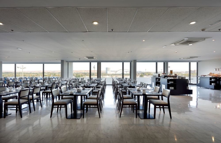 Imagen del bar/restaurante del Hotel Eurostars Zaragoza. Foto 2