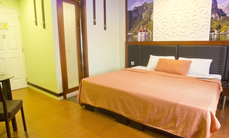 Imagen de la habitación del Hotel Eurotel Makati. Foto 13