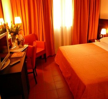 Imagen de la habitación del Hotel Eurovil. Foto 4