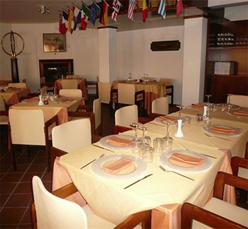 Imagen del bar/restaurante del Hotel Eurovil. Foto 3