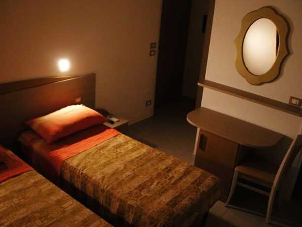 Imagen de la habitación del Hotel Eva, Alba Adri&aacute;tica. Foto 7