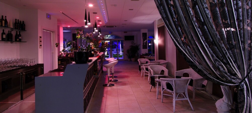 Imagen del bar/restaurante del Hotel Eva, Alba Adri&aacute;tica. Foto 5