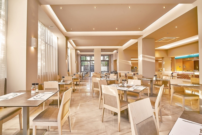 Imagen del bar/restaurante del Hotel Eva Bay On The Beach Adults Only. Foto 5