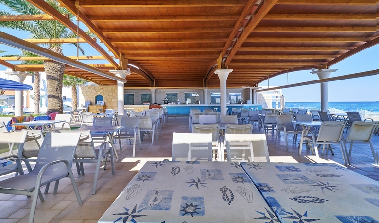Imagen del bar/restaurante del Hotel Eva Bay On The Beach Adults Only. Foto 6