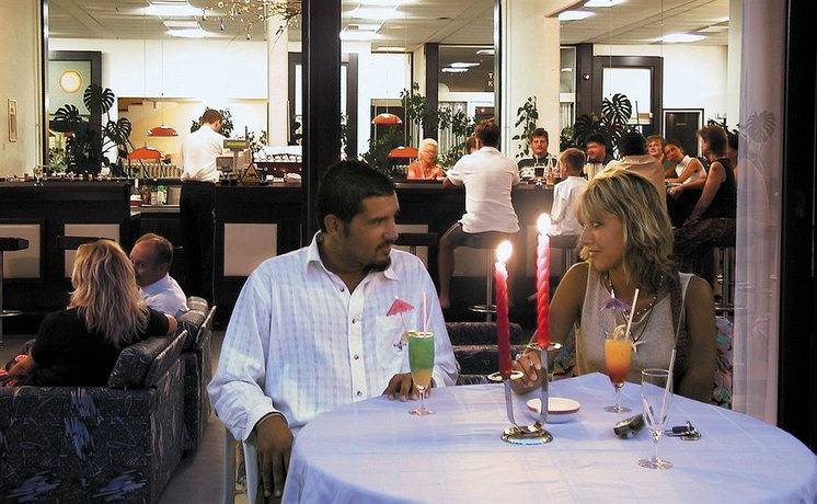Imagen del bar/restaurante del Hotel Eva Sunny and Residence By Valamar. Foto 3