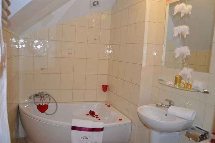 Imagen de la habitación del Hotel Eva, Zwierzyniec. Foto 7