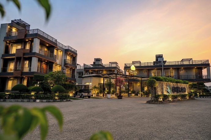 Imagen general del Hotel Evaara By The Ganges - River Side Resort and Villa. Foto 1