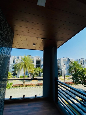 Imagen de los interiores del Hotel Evaara By The Ganges - River Side Resort and Villa. Foto 12