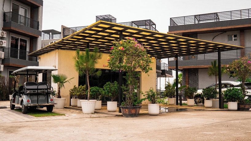 Imagen de los interiores del Hotel Evaara By The Ganges - River Side Resort and Villa. Foto 13