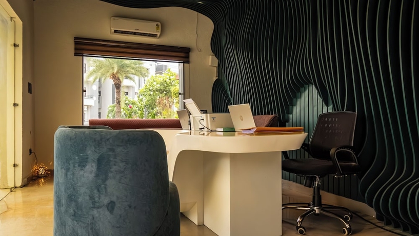 Imagen de los interiores del Hotel Evaara By The Ganges - River Side Resort and Villa. Foto 16